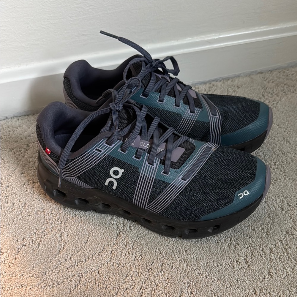 On Running Women's Black and Gray Shoes